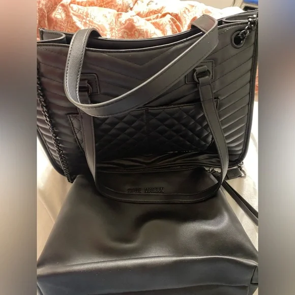 Steve Madden Quilted Black Shoulder Bag - Picture 1 of 4